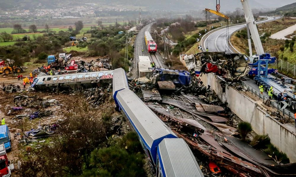 Έρευνα αποκαλύπτει: Το 82% των πολιτών θεωρεί ότι το πολιτικό σκέλος της τραγωδίας των Τεμπών «δεν έχει κλείσει»
